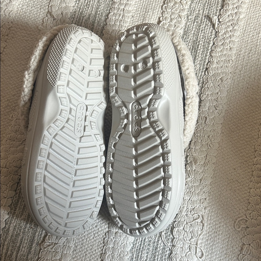 CROCS Cream Fuzzy Lined Clogs - Picture 2 of 5